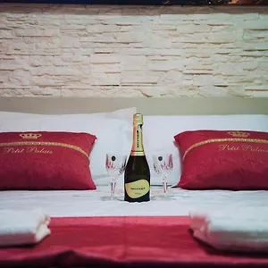 suite-petit.catania-hotels.net/